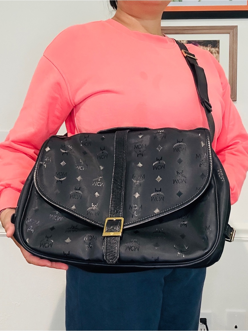 MCM Viseto 35cm Black Messenger Saddle Bag with COA. Made in Germany. - Picture 4 of 17